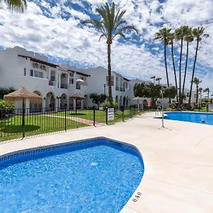 renovated-apartment-on-beachside-with-pool.1costadelsol.com/